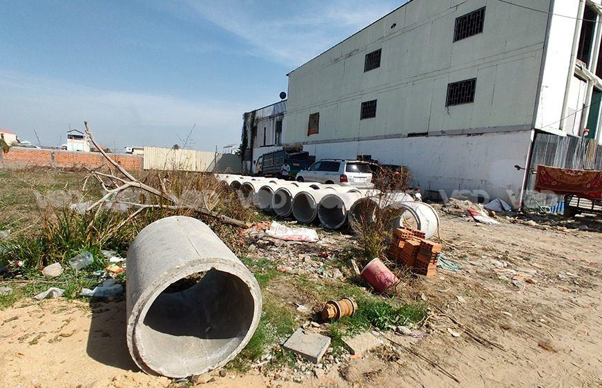 ពលរដ្ឋ​២៧​គ្រួសារ​​សុំ​​អាជ្ញាធរ​​ខេត្ត​កណ្តាល​​ជួយ​​ករណី​​ក្រុមហ៊ុន​​ដី​​ឡូត៍​​មិន​ព្រម​​បំបែក​​ប្លង់​​ឱ្