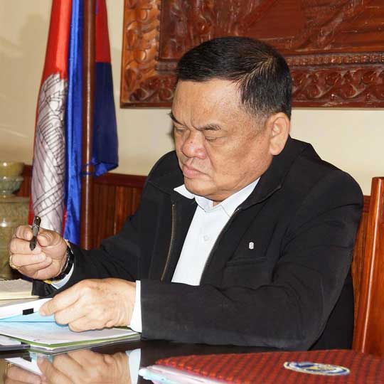  លោកញឹក ប៊ុនឆៃ សុំការអធ្យាស្រ័យ និងប្រគល់ជោគវាសនា គណបក្សខ្មែររូបរួមជាតិឲ្យសមាជិក បក្សសម្រេច