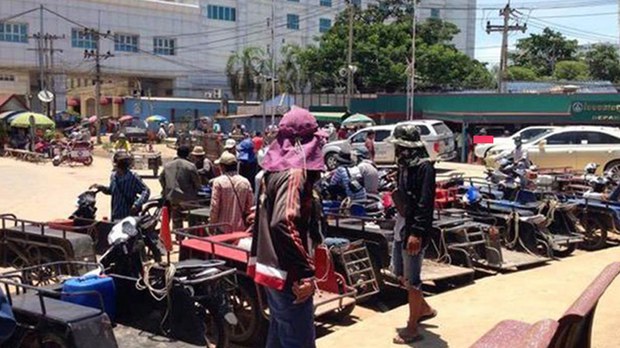 ពលរដ្ឋ​ត្អូញត្អែរ​ពី​ការ​លំបាក​ចេញ​រក​លុយ​សង​បំណុល​ធនាគារ​ក្នុង​ស្ថានភាព​កូវីដ​កាន់តែ​ធ្ងន់ធ្ងរ