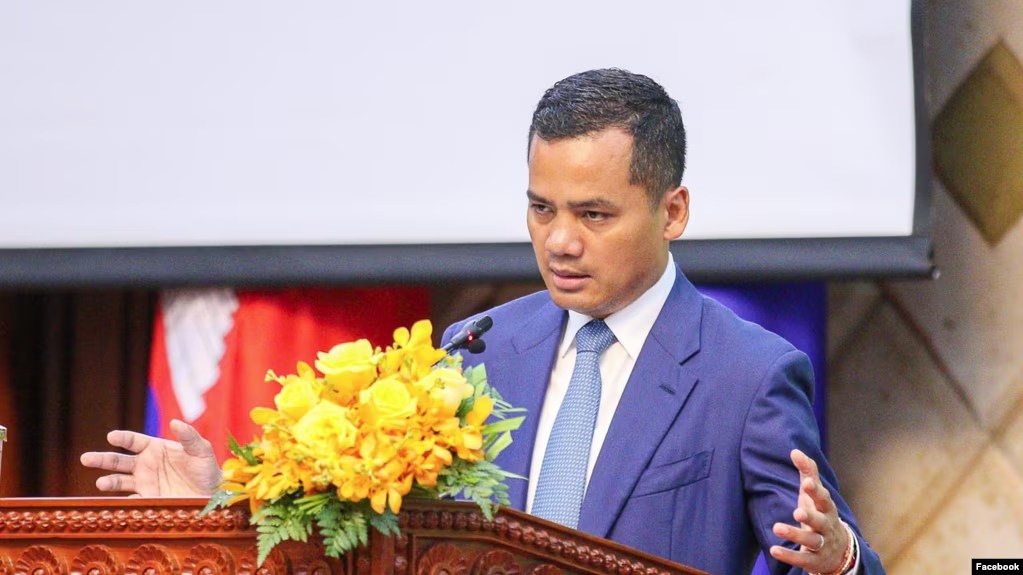 រដ្ឋមន្រ្តី​មហា​ផ្ទៃ​បញ្ជា​ឱ្យ​ពិនិត្យ​សារធាតុ​ញៀន​នៅ​តាម​ក្លឹប​កម្សាន្ត 