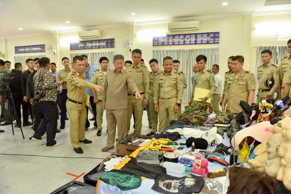 សាលាដំបូងខេត្តព្រះសីហនុ ផ្តន្ទាទោសជនជាតិចិន (តៃវ៉ាន់) ២ រូប ឱ្យជាប់ពន្ធនាគារម្នាក់ ២ ឆ្នាំ ពីបទញុះញង់បង្កឱ្យមានភាពវឹកវរធ្ងន់ធ្ងរដល់សន្តិសុខសង្គម