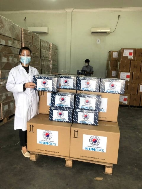 ជាតិសុខភាពកម្ពុជា ទទួលបានជំនួយជាបរិក្ខារពេទ្យតម្លៃជាង៣០ម៉ឺនដុល្លារពីកូរ៉េ សម្រាប់ប្រយុទ្ធប្រឆាំងកូវីដ-១៩ 