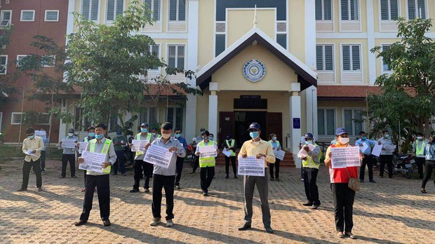 បុគ្គលិក​ព្រះលាន​យន្ត​ហោះ​ខេត្ត​សៀមរាប​ដែល​ត្រូវ​ក្រុមហ៊ុន​បញ្ឈប់​ការងារ​ គ្រោង​ដាក់​បណ្ដឹង​លើក​ទី២​ទៅ​ក្រសួង​ការងារ