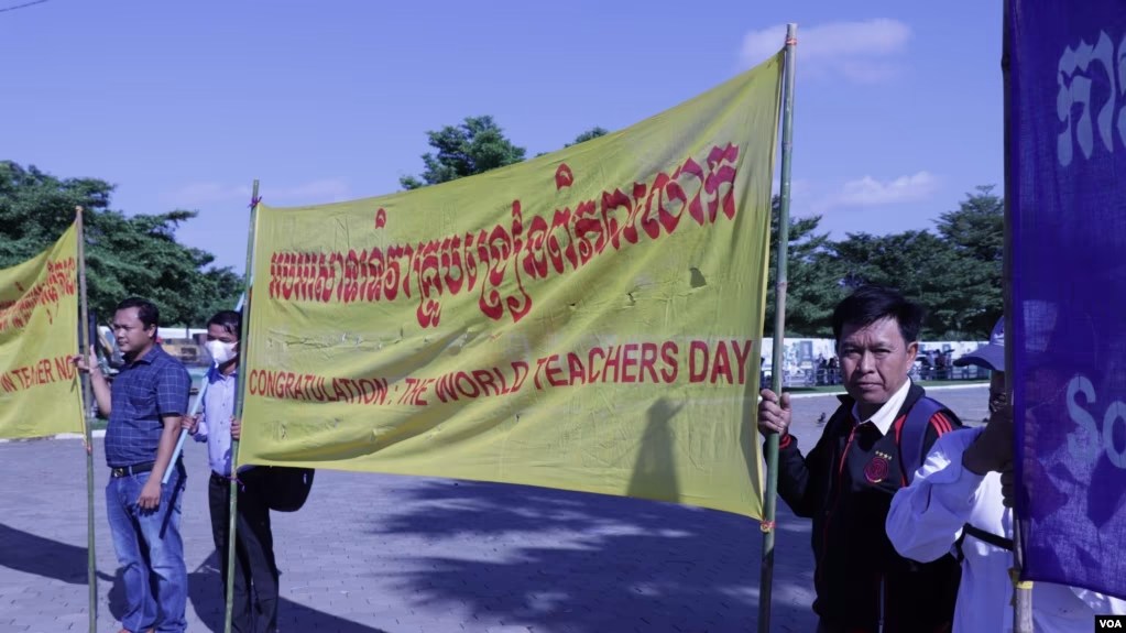 ក្រសួងមហាផ្ទៃ​អនុញ្ញាត​ឲ្យ​សមាគម​គ្រូ​បង្រៀន​កម្ពុជា​ឯករាជ្យ​ហែ​ធម្មយាត្រា​ដើម្បី​លើក​កម្ពស់​សីលធម៌​សង្គម