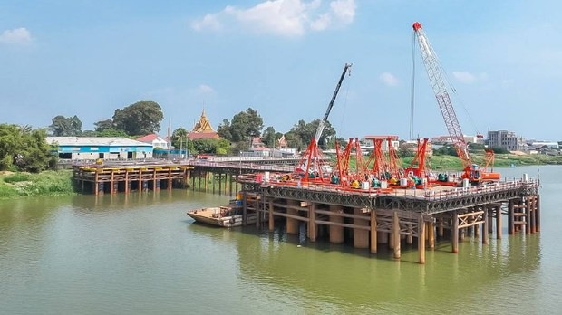 កម្ពុជា​នឹង​ជំពាក់​បំណុល​ចិន​កាន់​តែ​ច្រើន​លើ​កម្ចី​ហេដ្ឋារចនាសម្ព័ន្ធ​ផ្លូវ​និង​ស្ពាន