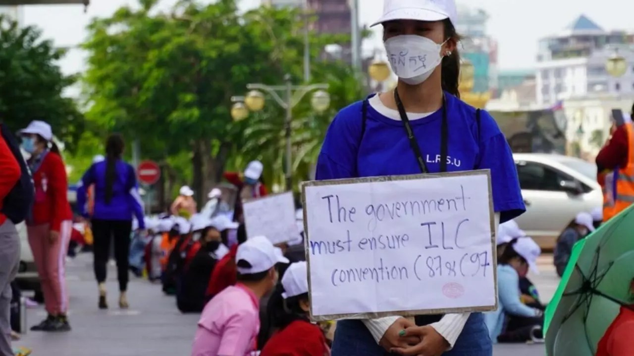 ទទូចឲ្យសហភាពអឺរ៉ុបថ្កោលទោសរដ្ឋាភិបាលកម្ពុជា ក្នុងករណីបំពានសិទ្ធិមនុស្ស និងសិទ្ធិការងារកម្មករ