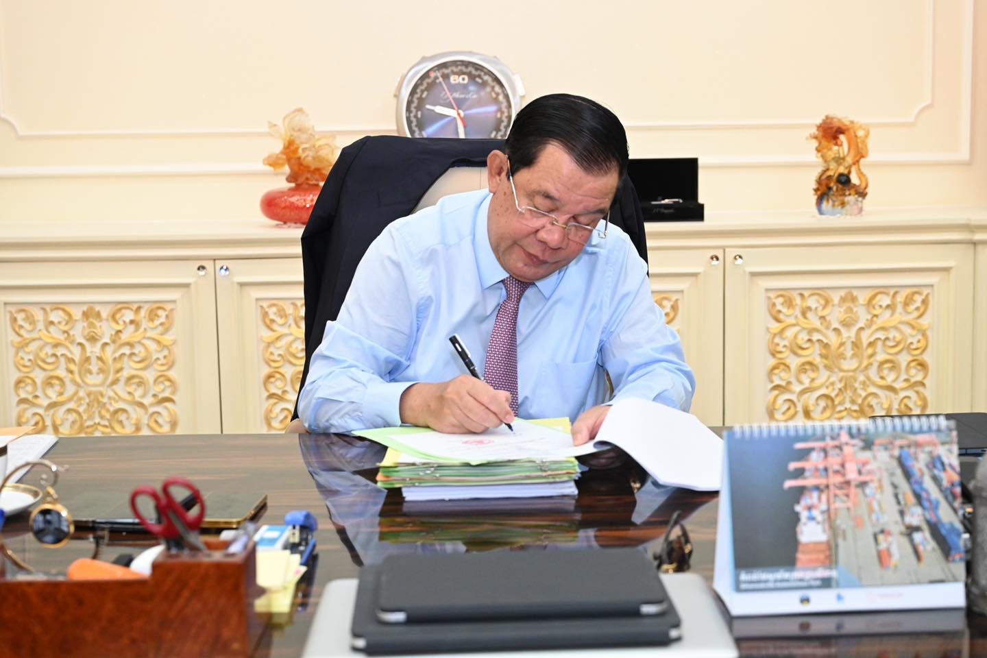 សម្ដេច ហ៊ុន សែន សម្រេចផ្ដល់ក្របខណ្ឌរដ្ឋ ដល់បុគ្គលិក VOD ដែលមានបំណងចង់បម្រើការងារ