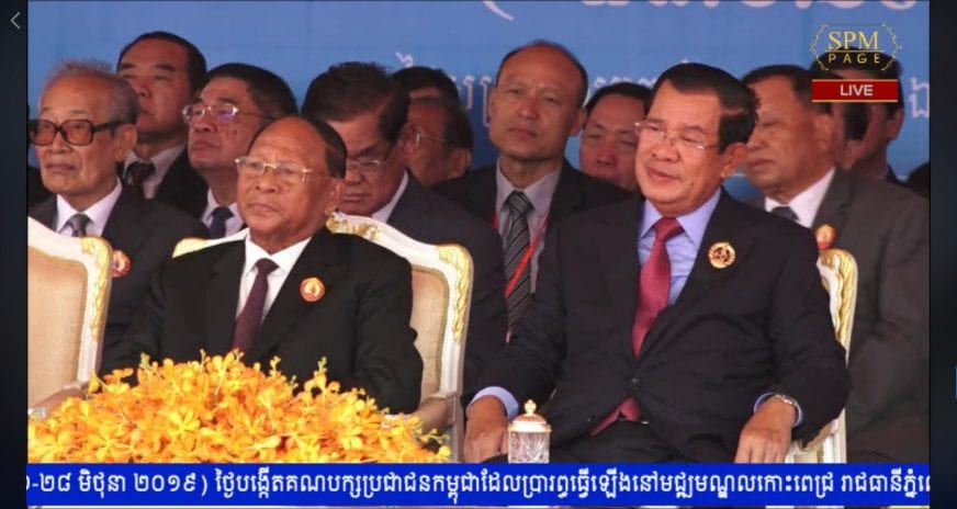 លោក ហ៊ុន សែន ប្រកាសជាថ្មីថាមិនអោនក្បាលចំពោះការគាបសង្កត់របស់បរទេសឡើយ