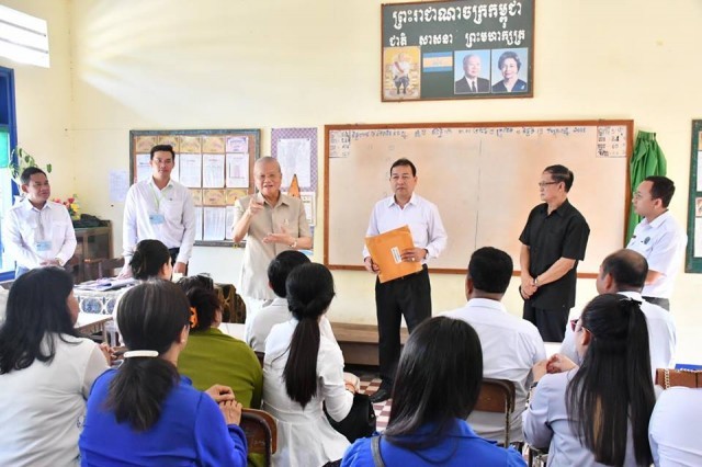 គ​.​ជ​.​ប​. រើស​មន្ត្រី​ជាង ១​សែន​នាក់ ពេល​ដំណើរការ​បោះឆ្នោត ជិត​មកដល់​