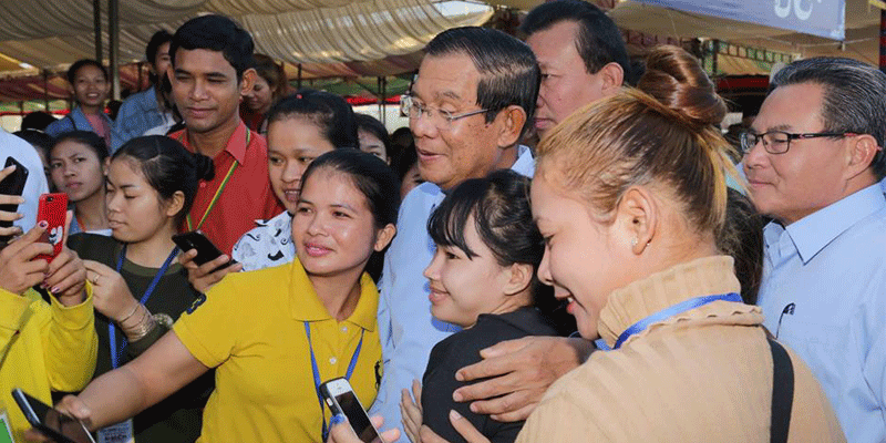 លោកហ៊ុន សែនបង្កើតក្រុមមេធាវីដើម្បីស្ត្រីក្រីក្រ តែអ្នកជំនាញថាគួរពង្រឹងប្រព័ន្ធយុត្តិធម៌ទូទៅ