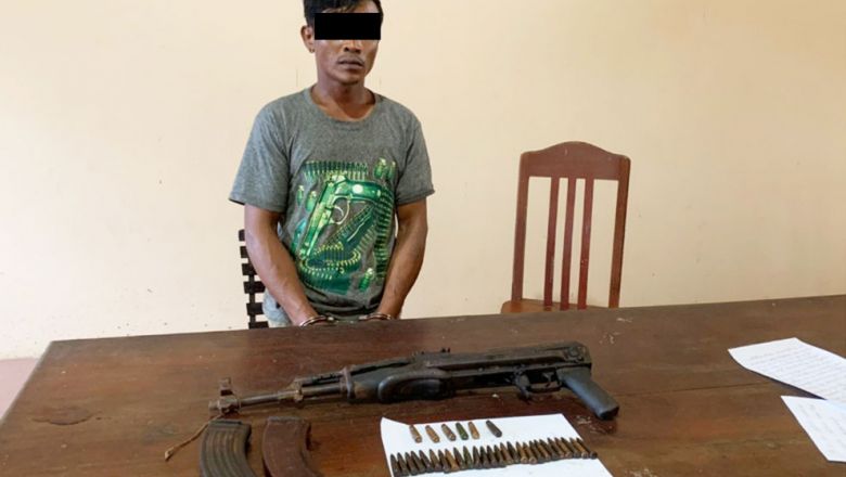 ជនសង្ស័យ​ម្នាក់​ពាក់ព័ន្ធ​ការបាញ់បោះ​សេរី ត្រូវបាន​អាវុធហត្ថ​ខេត្ត​ព្រះវិហារ​បញ្ជូន​ទៅ​តុលាការ