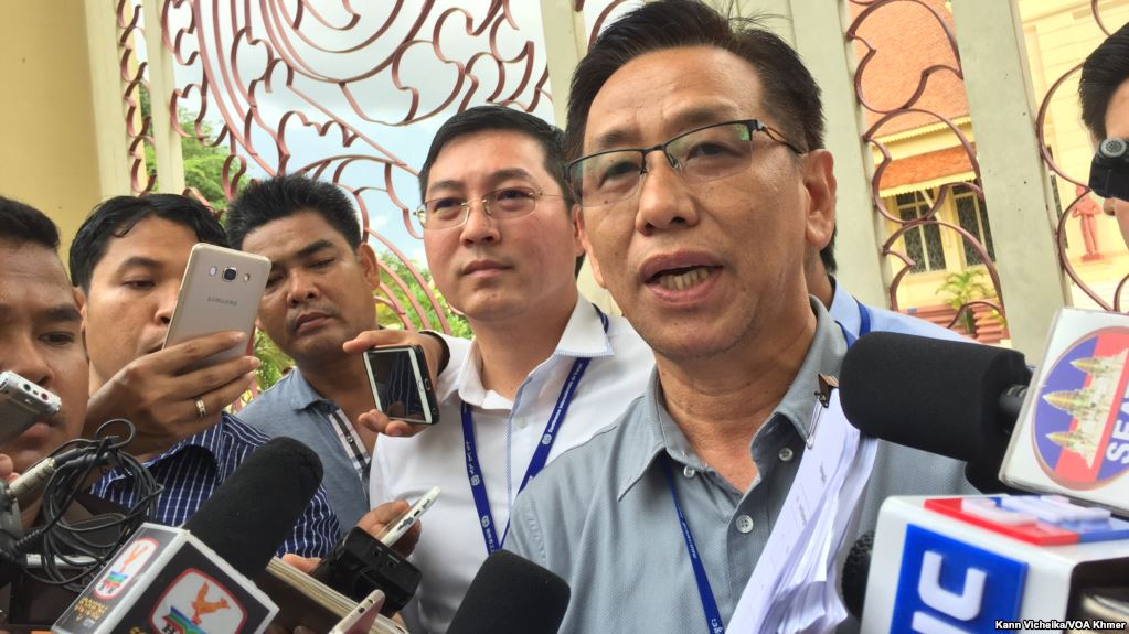 លោកនាយករដ្ឋមន្រ្តី ​ហ៊ុន សែន​​ដាក់​លុយ​៥០​ម៉ឺន​ដុល្លារ​​បង្កើត​ក្រុម​មេធាវី​ការពារ​ក្តីក្តាំ​ស្ត្រី​ក្រីក្រ​