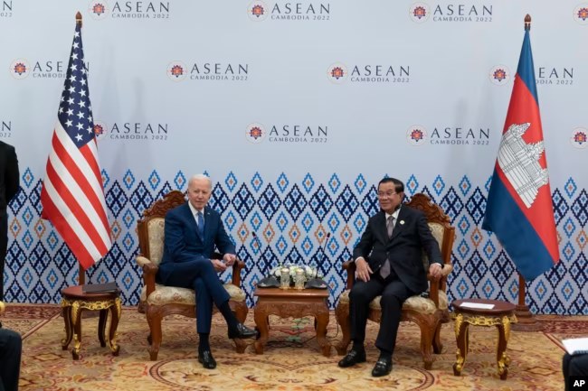 អ្នកវិភាគ៖ កម្ពុជា​នឹង​កាន់តែ​ពឹង​ផ្អែក​ខ្លាំង​លើ​ចិន ក្រោយ​ការ​បោះឆ្នោត​និង​ក្រោម​ការ​ដឹកនាំ​របស់​រដ្ឋាភិបាល​អាណត្តិ​ថ្