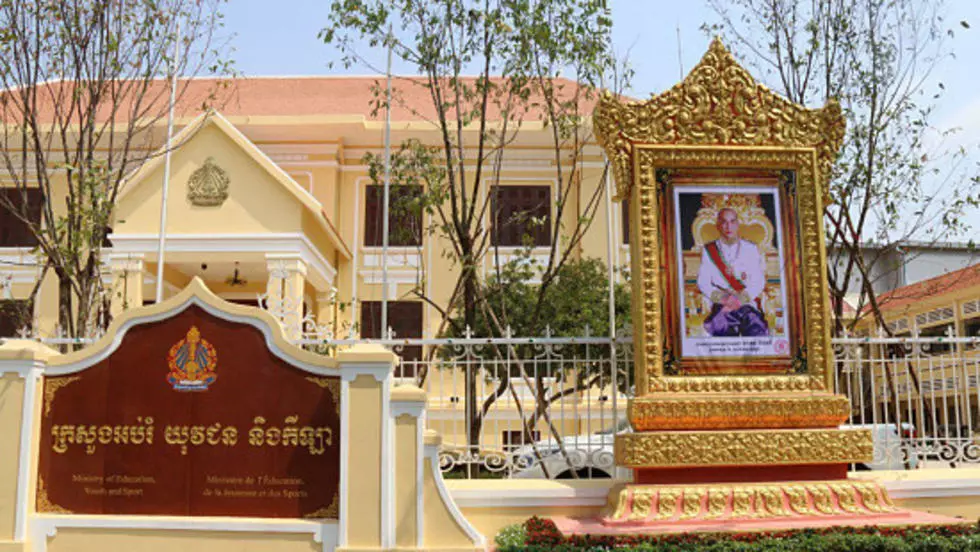 ក្រសួងអប់រំ៖ ការបិទសាលាទូទាំងប្រទេសជាបណ្តោះអាសន្នមិនទាន់មានទេ តែជាបឋមត្រូវរឹតបន្តឹងវិធានសុវត្ថិភាពសុខភាពសិក្សា