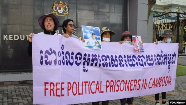 ក្រុម​ស្ត្រី​ថ្ងៃសុក្រ​ស្នើ​​ស្ថាន​ទូត​ម៉ាឡេស៊ី និង​​​ឥណ្ឌូណេស៊ី​ជួយ​អន្តរាគមន៍​ដោះ​លែង​​ស្វាមី​​​​ពួកគេ