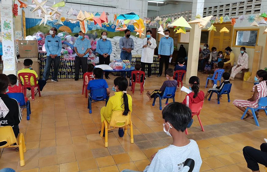 មន្ត្រី​ខេត្ត​និង​អង្គការ​មួយ​រក​ជំនួយ​​ជួយ​កុមារ​​ផ្ទុក​មេរោគ​អេដស៍​នៅ​បាត់ដំបង