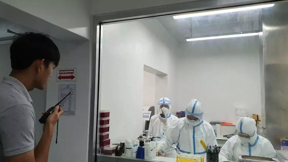 រយៈពេល១ឆ្នាំ៖ កម្ពុជាមានអ្នកឆ្លងកូវីដ១៩ ៤៦០នាក់ និងមិនមានអ្នកស្លាប់