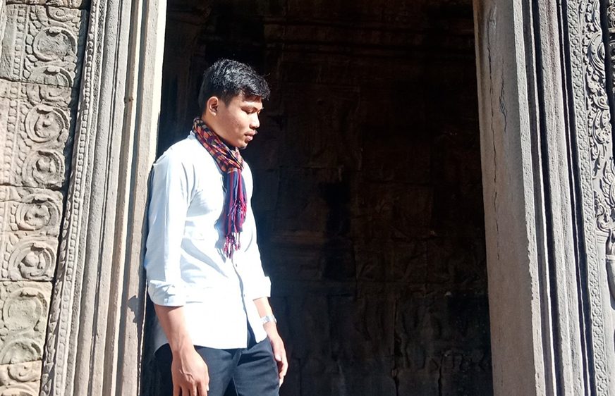 គ្រូ​បង្រៀន​ម្នាក់​ប្ដេជ្ញា​បន្ត​និយាយ​ពី​បញ្ហា​សង្គម​និង​រិះគន់​ភាព​ខ្វះ​ចន្លោះ​របស់​រដ្ឋាភិបាល ទោះ​រង​បណ្ដឹង​នៅ​តុលាការ