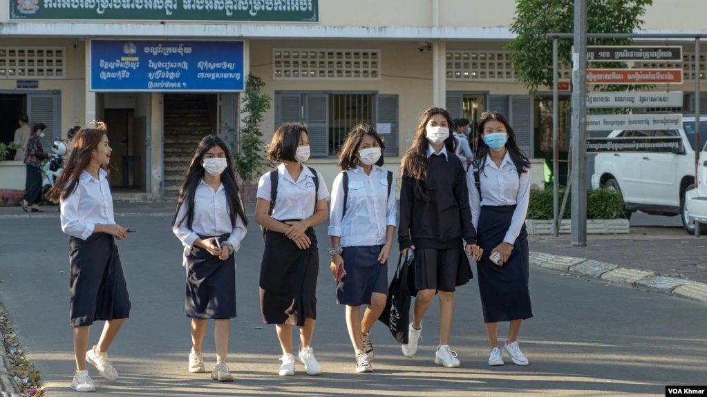 រដ្ឋាភិបាល ប្រកាស​បិទ​សាលារៀន​នៅ​ភ្នំពេញ​និង​ខេត្ត​កណ្តាល​យ៉ាង​តិច​២សប្តាហ៍ ដើម្បី​បញ្ចៀស​ការឆ្លង​កូវីដ១៩