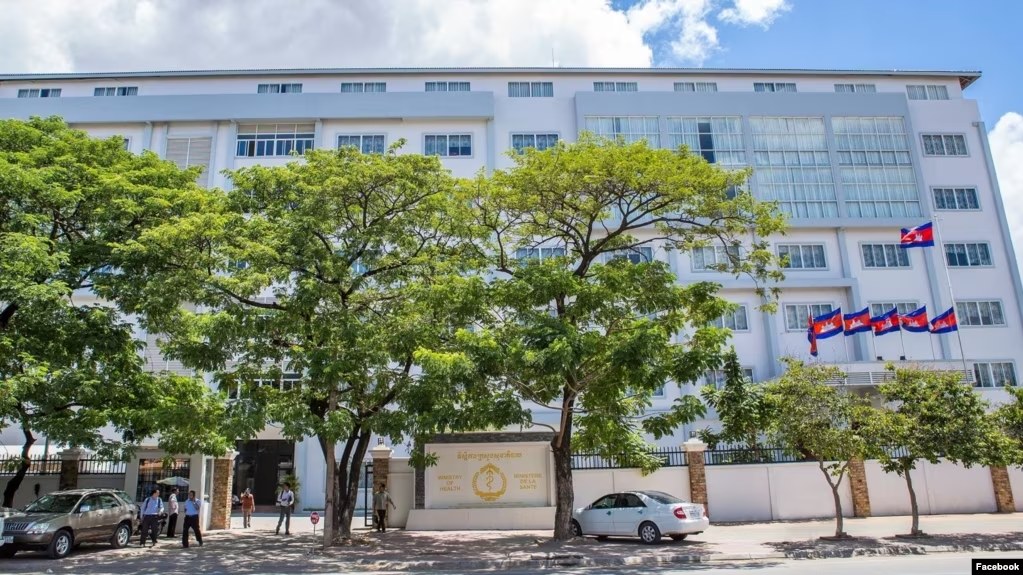 ក្រសួង​សុខាភិបាល​បិទ​គ្លីនិក​ឯកជន​ពីរ​កន្លែង​ទៀត​​ក្រោម​មូល​ហេតុ​មិន​គោរព​តាម​ការ​ណែ​នាំ