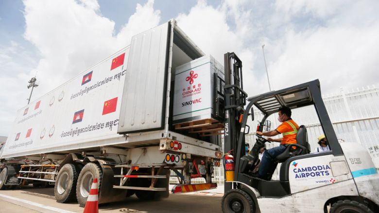 កម្ពុជា​នឹង​ទទួល​បាន​វ៉ាក់សាំង​កូវីដ ១៩ ប្រភេទ​ស៊ីណូវ៉ាក់​បន្ថែមទៀត​ចំនួន​ជាង ១២ម៉ឺនដូស តាមរយៈ​យន្តការ​របស់​មជ្ឈមណ្ឌល​កូវ៉ាក់ ដែល​នឹង​ដឹក​មកដល់​ល្ងាច​ថ្ងៃទី ២២ តុលានេះ