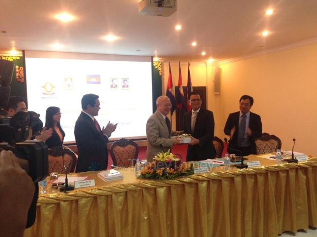 លោក អង្គ វង្សវឌ្ឍនាថា ច្បាប់កម្ពុជារីកចម្រើន តែពលរដ្ឋហាក់មិនសូវយល់