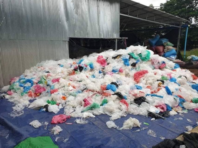 លោក ច័ន្ទ​ថា​រ៉ា ទិញ​ថង់​ជាង​៦០​តោន​ក្នុង​១​ខែ យកទៅ​ច្នៃ​ជា​ថង់​ប្លា​ស្ទិ​ក​ប្រើប្រាស់​ឡើងវិញ