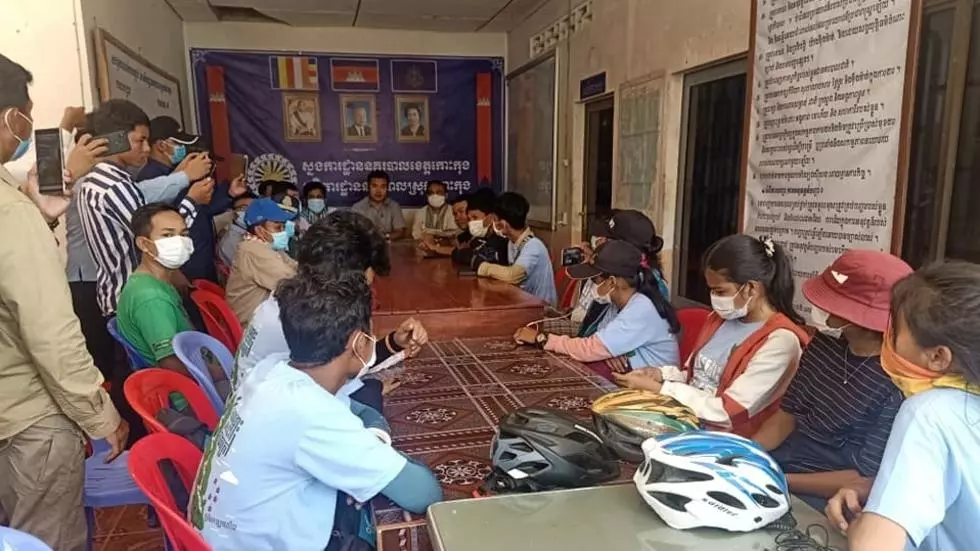 ក្រុមយុវជនបរិស្ថានបដិសេធមិនប្រគល់ញត្តិដល់មន្រ្តីខុន្ធកាល័យនាយករដ្ឋមន្រ្តីដែលចុះទៅយកដល់ខេត្តកោះកុង