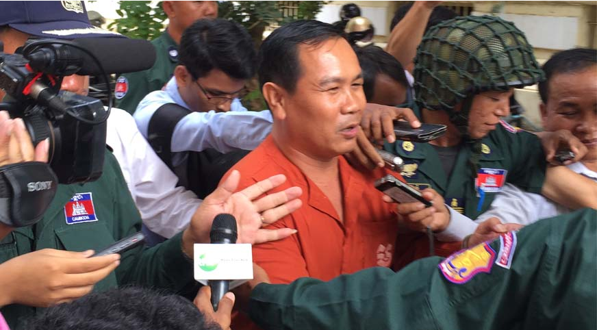 លោក​ អ៊ុំ​ សំ​អាន​៖ អ្នក​ការពារ​ព្រំដែន​បែរ​ជា​ជាប់​គុក​ ចំណែកឯ​អ្នក​កាត់​ដី​ឱ្យ​យួន​បែរជា​រួចខ្លួន​