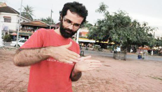 សាលាឧទ្ធរណ៍កោះហៅសកម្មជនអារ៉ែង លោក អាឡិច ឲ្យចូលបំភ្លឺនៅសប្ដាហ៍ក្រោយ