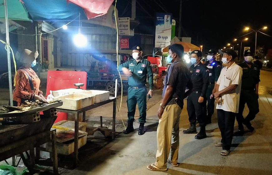 ពលរដ្ឋ​មួយ​ចំនួន​ត្អូញត្អែរ​ពី​​ផល​ប៉ះពាល់​ជីវភាព​ ខណៈ​អាជ្ញាធរ​បិទ​រាជ​ធានី​ភ្នំពេញ​ពី​ម៉ោង​៨​យប់​ដល់​ម៉ោង​៥​ព្រឹក​