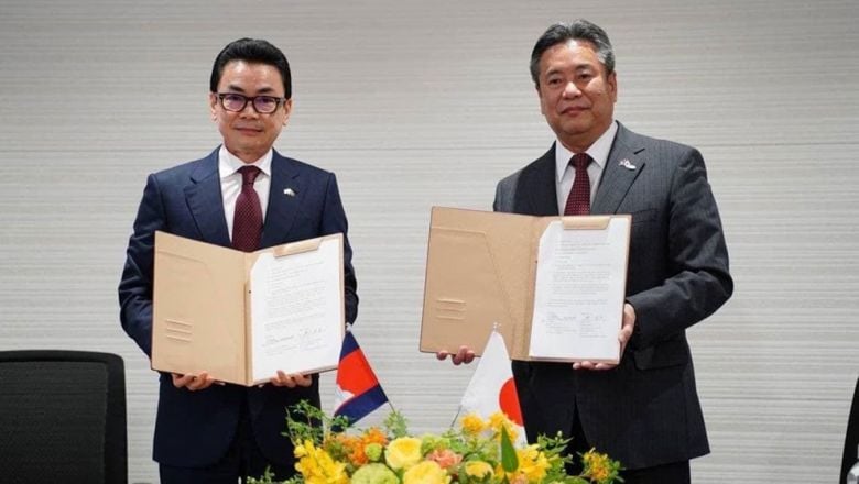 ឯកអគ្គ​រាជទូត​កម្ពុជា​ប្រចាំ​នៅ​ជប៉ុន បាន​ចុះ​ហត្ថលេខា​លើ​កិច្ច​សន្យា​សាងសង់​ប្រព័ន្ធ​បង្ហូរ​ទឹក​កខ្វក់​ក្នុង​រាជធានី​ភ្នំពេញ