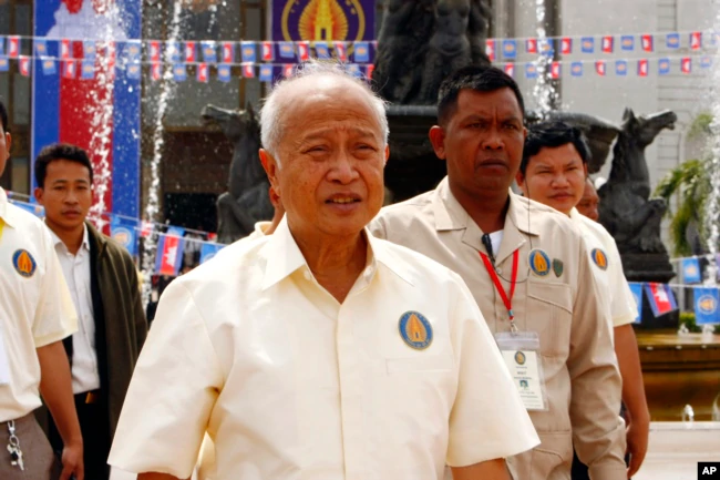 អ្នកវិភាគ៖ ការ​យាង​ត្រឡប់​របស់​សម្ដេច​ក្រុម​ព្រះ​ ពិបាក​អង្រួន​ឆាក​នយោបាយ