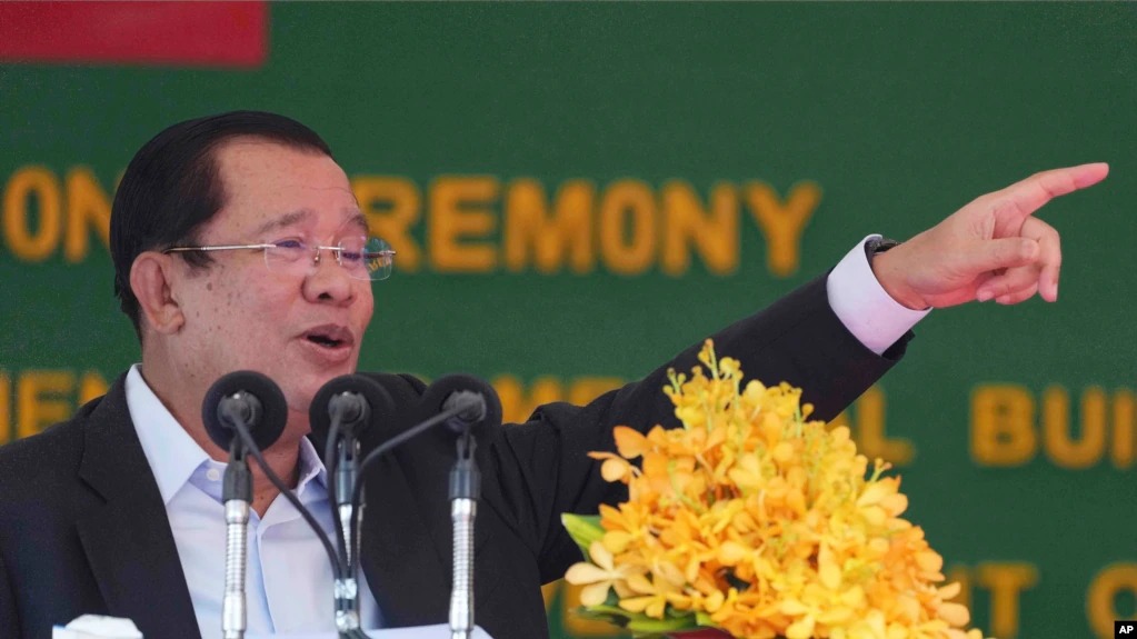 លោក​ ហ៊ុន សែន​ ព្រមាន​ពី​ការ​រំលាយ​គណបក្ស​ដែល​ពាក់ព័ន្ធ​ជា​មួយ​នឹង​លោក ​សម រង្ស៊ី