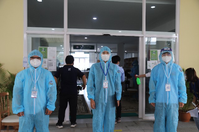 ពេទ្យស្ម័គ្រចិត្ត ស.ស.យ.ក ជាង៣ពាន់នាក់ បានចូលរួមក្នុងយុទ្ធនាការចាក់វ៉ាក់សាំងទូទាំងប្រទេស 