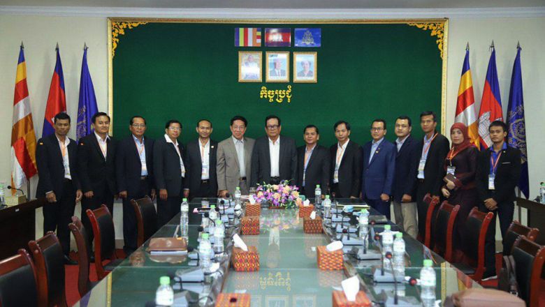 ក្រសួង​ការងារ​កំពុង​ពិនិត្យ​លទ្ធភាព​ស្នើ​ទៅ​រដ្ឋាភិបាល សុំ​បើក​រោង​ជាង​ជា​បន្ទប់​ទ្រឹស្តី​ឡើងវិញ