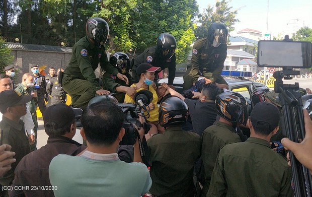 សាច់​ញាតិបារម្ភ​អ្នកជាប់​ឃុំ​ធ្លាក់​​ខ្លួន​​ឈឺ​និង​​​ទទូច​​ឲ្យ​​អាជ្ញាធរ​​​​​​អនុញ្ញាត​​ឲ្យ​ពួកគាត់​​ទូរស័ព្ទ​មក​ក្រុម​គ្រួសារ​