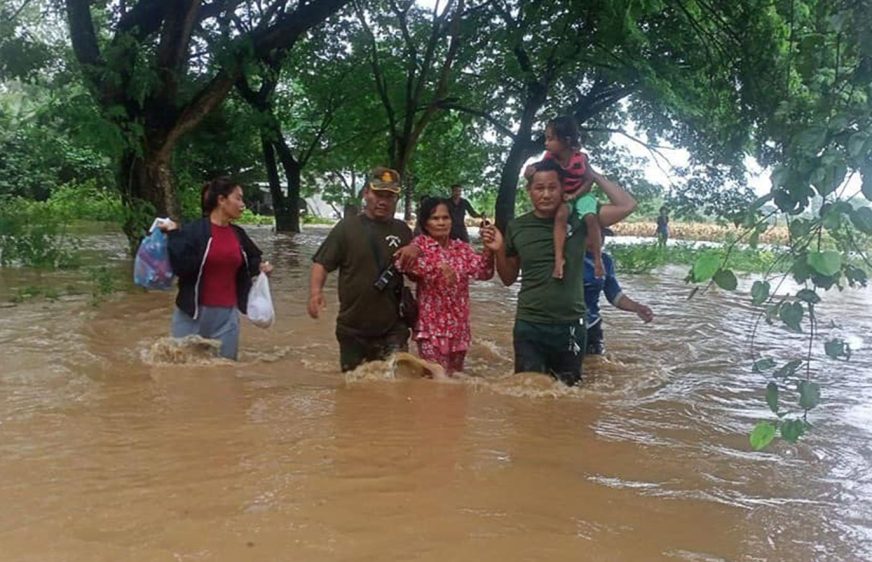 អនុភូមិ​មួយរូប​ផ្ដល់​ទីលំនៅ​បណ្ដោះ​អាសន្ន​ដល់​ពលរដ្ឋ​រងគ្រោះ​ដោយ​ទឹកជំនន់​ក្នុង​ស្រុកម៉ាឡៃ ខេត្តបន្ទាយមានជ័យ