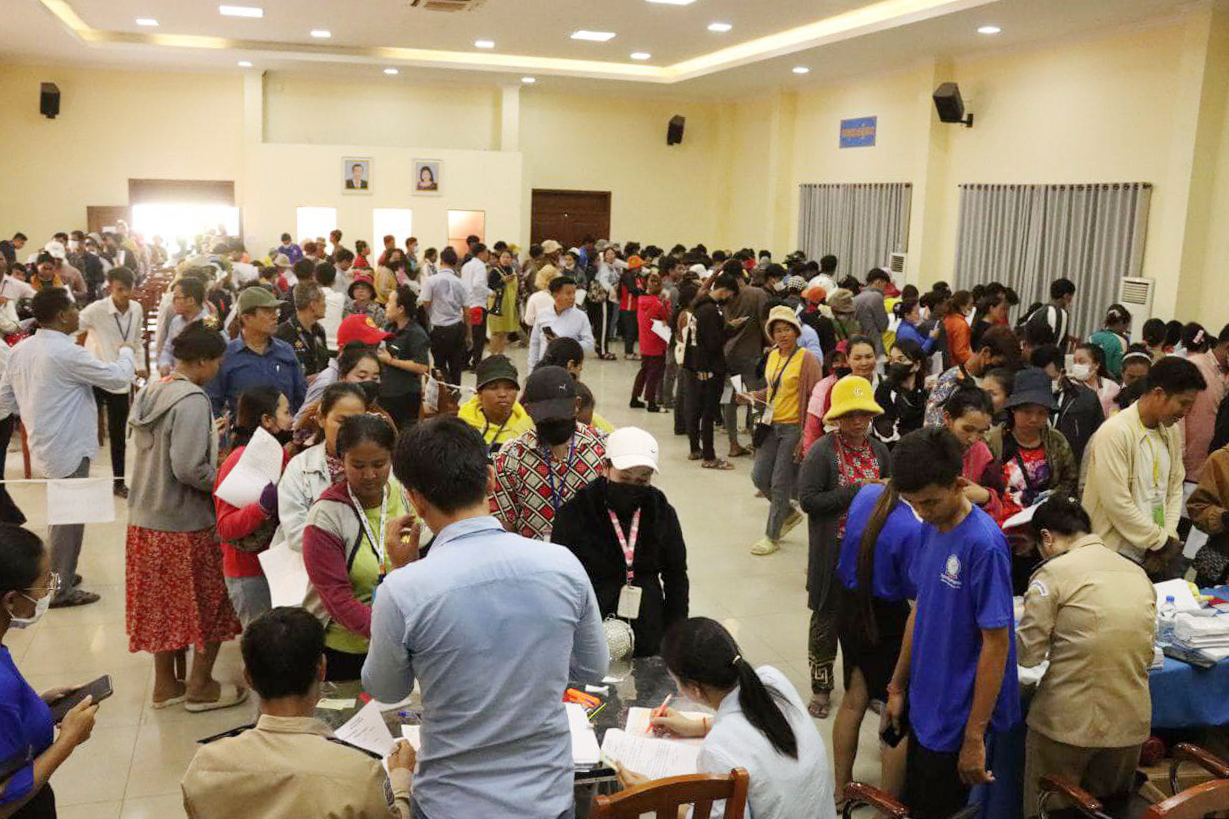 កម្មករ​ជាង​ ៣ ៧០០​ នាក់ នៅ​រោង​ចក្រ​ Y&W​ បាន​ទទួល​ប្រាក់​ឈ្នួល​ និង​ប្រាក់​​បំណាច់​ផ្សេងៗ​​