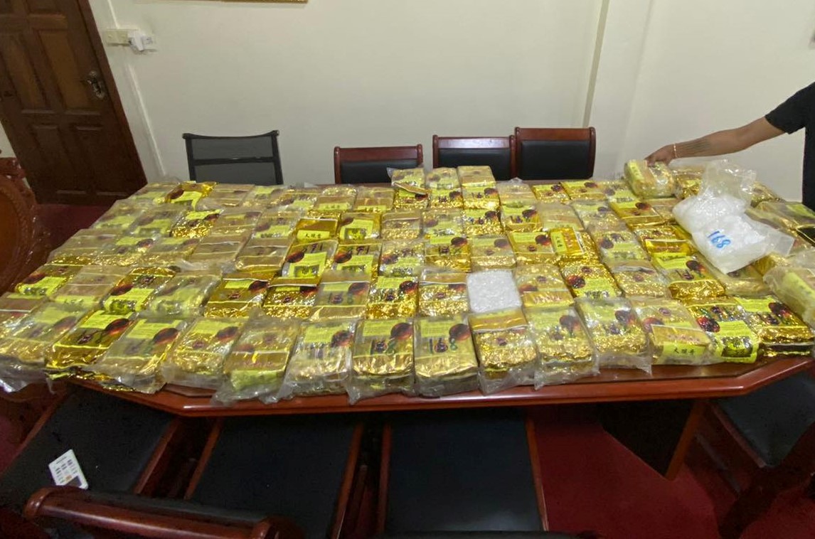 សមត្ថកិច្ចរកឃើញគ្រឿងញៀនជាង១០០គីឡូដោយចៃដន្យក្នុងរថយន្តស្លាកលេខឡាវ ពេលជួបគ្រោះថ្នាក់ចរាចរណ៍នៅភ្នំពេញ