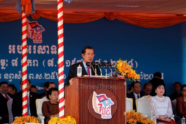 លោក ហ៊ុន សែន បាន​និយាយថា កម្ពុជា​មិន​ដើរ​តាម​ខ្សែ​ញាក់​របស់​បរទេស​ឡើយ​