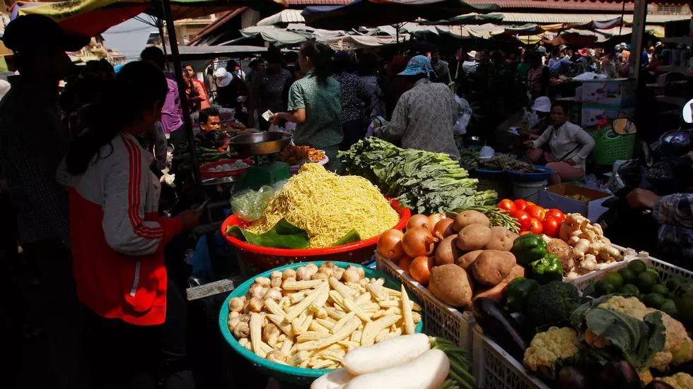 អាជីវករតាមផ្សារខ្លះក្នុងក្រុងភ្នំពេញបាត់ចំណូលជាងពាក់កណ្តាលដោយសារកូវីដ១៩