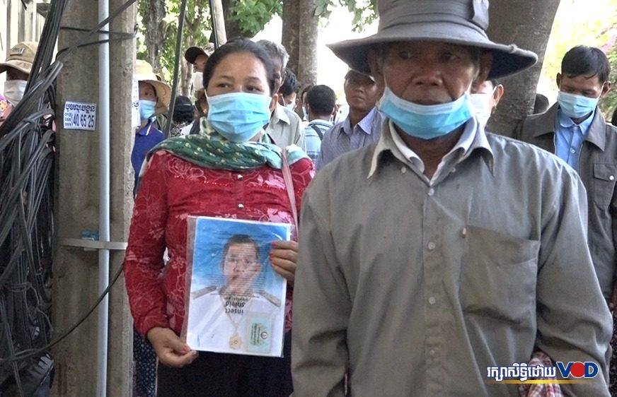 ពលរដ្ឋ​​ប្រហែល​១០០​នាក់​​មក​​ពី​​ខេត្ត​​កំ​ពង់ធំ​​ចោទ​​អាជ្ញាធរ​​ថា​​ឃុប​ឃិត​​គ្នា​​យក​​ដី​សម្ប​ទាន​​