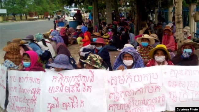 សាច់​ញាតិ​ទាមទារ​តុលាការ​ដោះ​លែង​​សកម្មជន​ដីធ្លី​នៅ​ខេត្ត​កោះកុង 