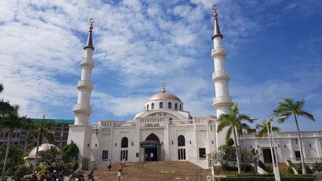 ថ្នាក់ដឹកនាំសហគមន៍ ប្រាប់ឱ្យសាសនិកអ៊ិស្លាមនៅភ្នំពេញ កណ្តាល និង ព្រះសីហនុ ផ្អាកថ្វាយបង្គំជុំគ្នា១៥ថ្ងៃ