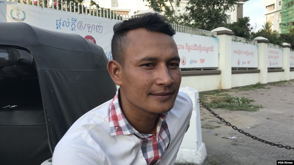 ពលរដ្ឋ​មួយ​ចំនួន​ស្ទាក់​ស្ទើរ​ចាក់​វ៉ាក់សាំង​កូវីដ​របស់​ចិន ខណៈ​លោក ហ៊ុន សែន ប្រាប់​​ឲ្យ​ទុកចិត្ត