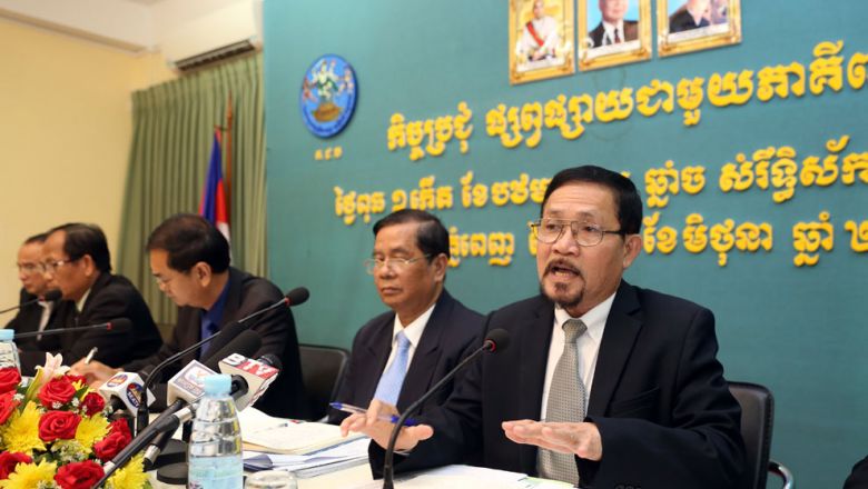 មន្ត្រី​ គ.ជ.ប បញ្ជាក់​ពី​សុវត្ថិភាព​បេក្ខជន​ ខណៈ​មាន​ការ​​រិះគន់​រឿង​រើសអើង