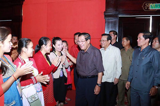  ប្រមុខរាជរដ្ឋាភិបាលកម្ពុជា លោកនាយករដ្ឋមន្រ្តី ហ៊ុន សែន បានត្រៀមថវិកាប្រមាណ ៤០លានដុល្លារផងដែរ ដើម្បីចូលរួមជាមួយក្រុមហ៊ុន ក្នុងការតម្លើងប្រាក់ខែជូន កម្មករ-កម្មការិនី ឲ្យមានជីវភាពល្អប្រសើរជាងមុន