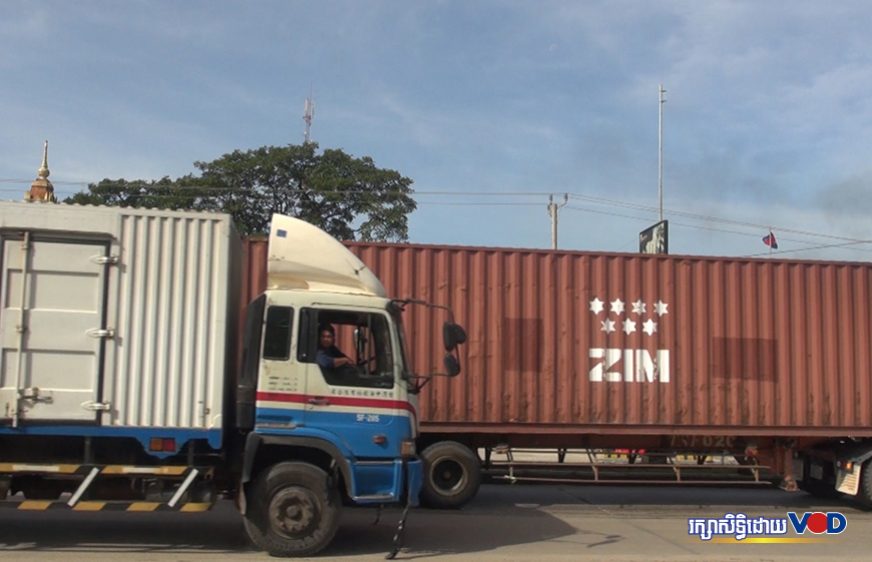 រដ្ឋ​មន្រ្តី​​ថា​​អ្នក​បើក​បរ​​រថយន្ត​​ធុន​ធំ​​ ៣៣​​% មិន​ទាន់​​មាន​​បណ្ណ​​បើក​បរ​