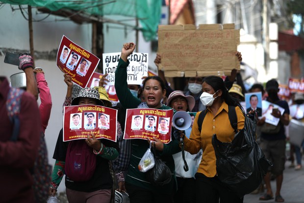  ​ក្រុម​ប្រជាកសិករ​ ​និង​សកម្មជន​សង្គម​យល់ឃើញ​ថា​ ​លោក​ ថេ​ង​ ​សាវឿន​ ​និង​សហការី​ទទួល​កំហុស​ដោយសារ​ការ​រង​សម្ពាធ